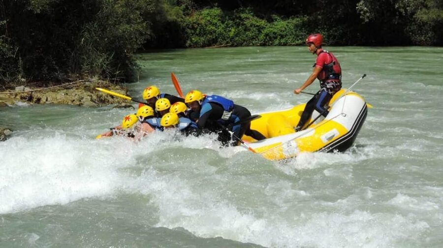 Andalucia: Rafting Experience on Río Genil - The descent: wave trains, rapids, and waterfall moments