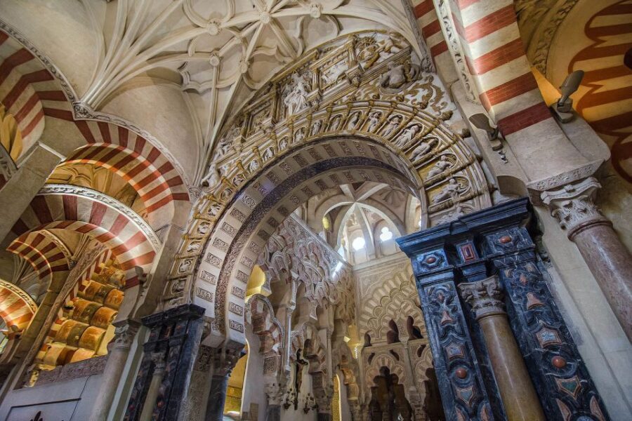 Mosque-Cathedral of Cordoba and Jewish Quarter Tour - Timing and crowds: how to avoid the rushed-feeling visit