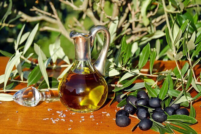 Olive Oil tasting breakfast & Tour in Cordoba - The olive oil tasting: mild to peppery, plus infused options